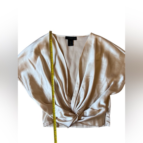 House of Harlow 1960 Women's Champagne Cream Color Satin V Neck Blouse Size L - Picture 8 of 10